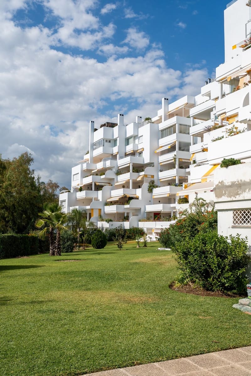 2 soveværelse Lejlighed til salg i Guadalmina med swimmingpool - € 695.000 (Ref: 9976308)