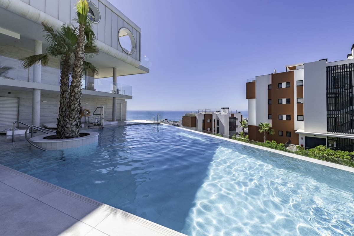 2 soveværelse Lejlighed til salg i Benalmadena med swimmingpool - € 699.000 (Ref: 9976313)