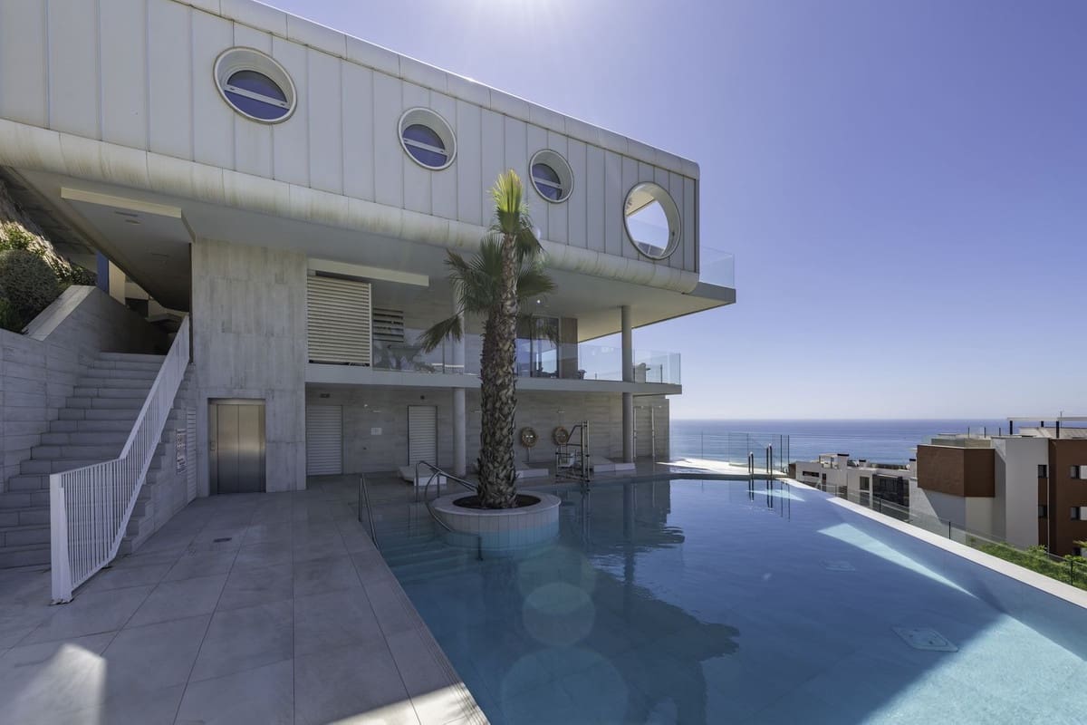 2 soveværelse Lejlighed til salg i Benalmadena med swimmingpool - € 699.000 (Ref: 9976313)