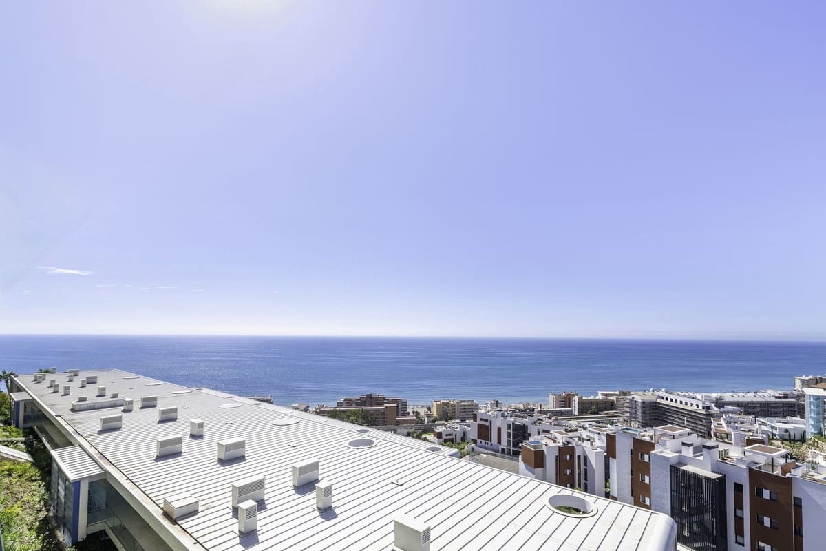 2 soveværelse Lejlighed til salg i Benalmadena med swimmingpool - € 699.000 (Ref: 9976313)