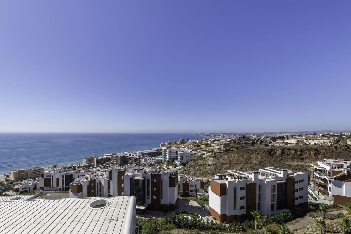 2 soveværelse Lejlighed til salg i Benalmadena med swimmingpool - € 699.000 (Ref: 9976313)