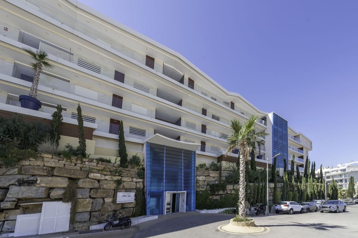2 soveværelse Lejlighed til salg i Benalmadena med swimmingpool - € 699.000 (Ref: 9976313)