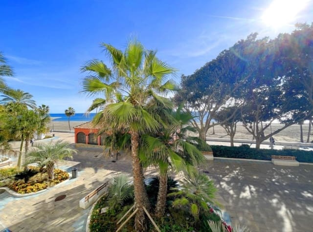 3 sovrum Lägenhet till salu i Estepona med garage - 790 000 € (Ref: 9976561)