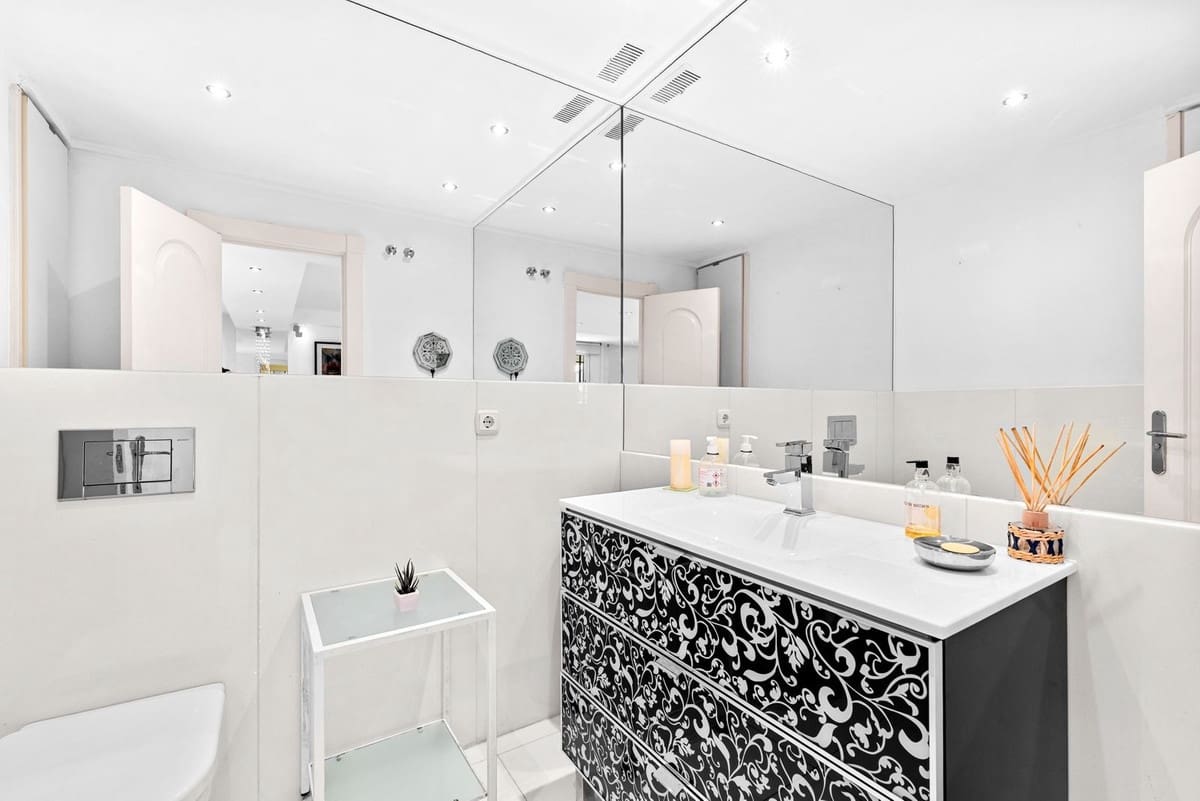 4 bedroom Apartment for sale in Marbella with pool - € 3,300,000 (Ref: 9976562)