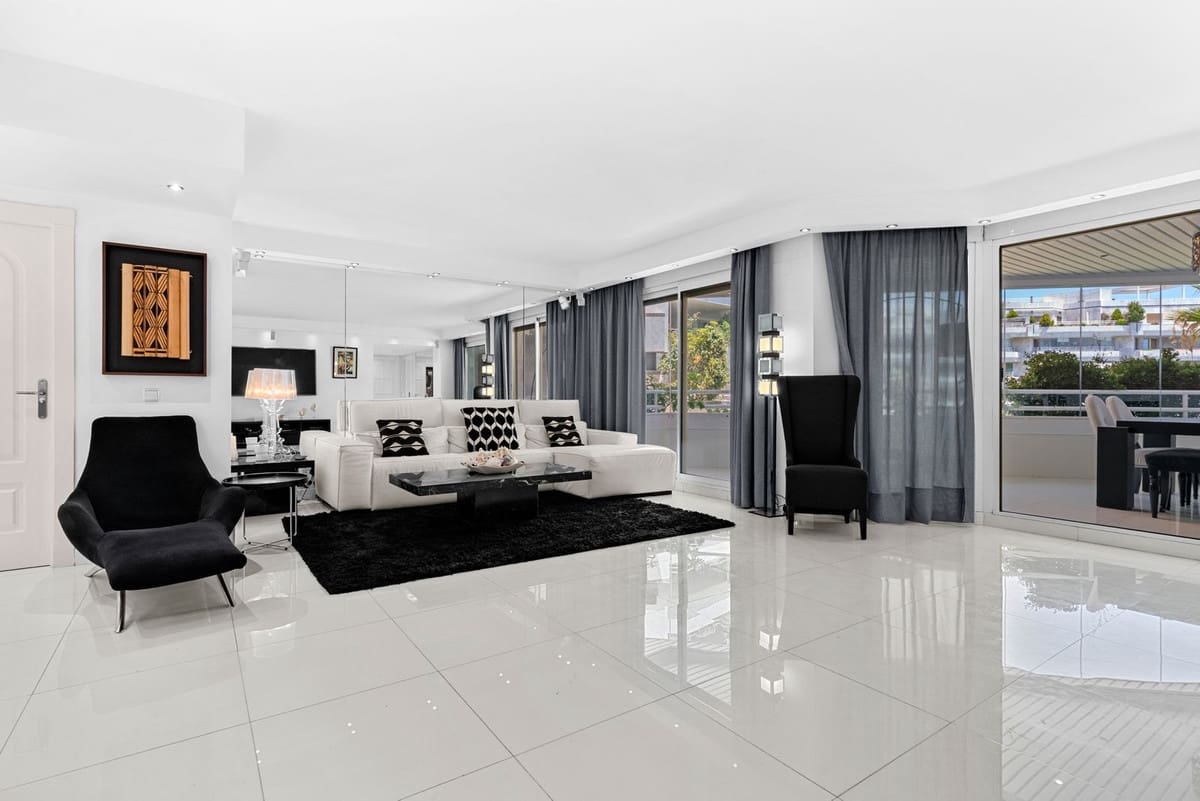 4 bedroom Apartment for sale in Marbella with pool - € 3,300,000 (Ref: 9976562)