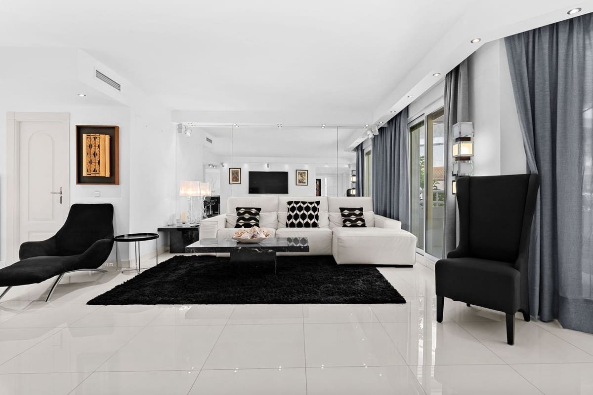 4 bedroom Apartment for sale in Marbella with pool - € 3,300,000 (Ref: 9976562)