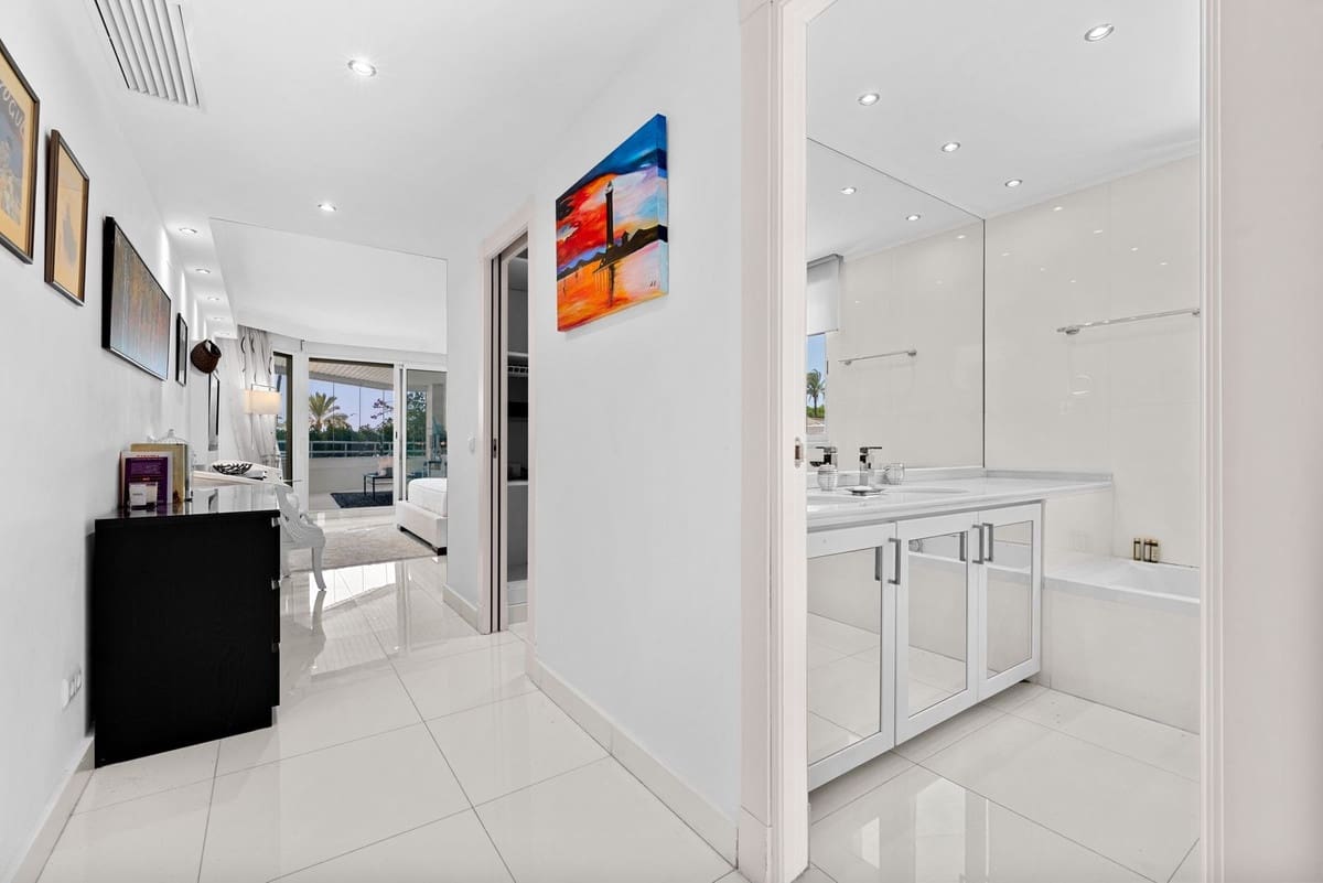 4 bedroom Apartment for sale in Marbella with pool - € 3,300,000 (Ref: 9976562)