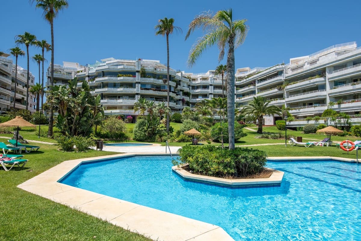 4 bedroom Apartment for sale in Marbella with pool - € 3,300,000 (Ref: 9976562)