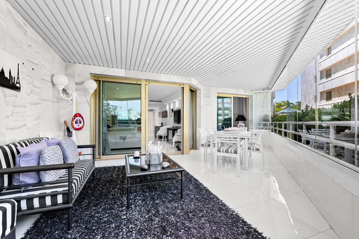4 bedroom Apartment for sale in Marbella with pool - € 3,300,000 (Ref: 9976562)