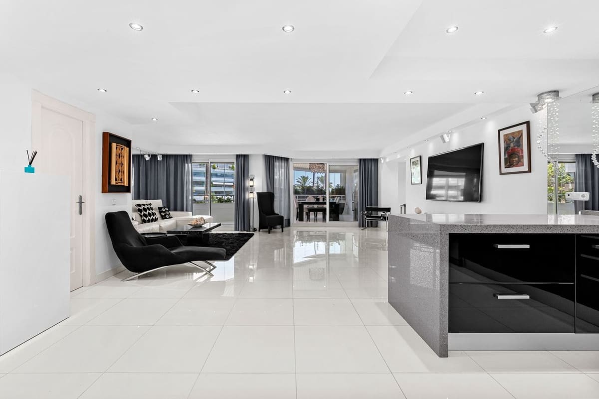 4 bedroom Apartment for sale in Marbella with pool - € 3,300,000 (Ref: 9976562)