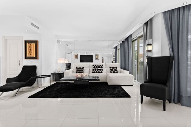 4 bedroom Apartment for sale in Marbella with pool - € 3,300,000 (Ref: 9976562)