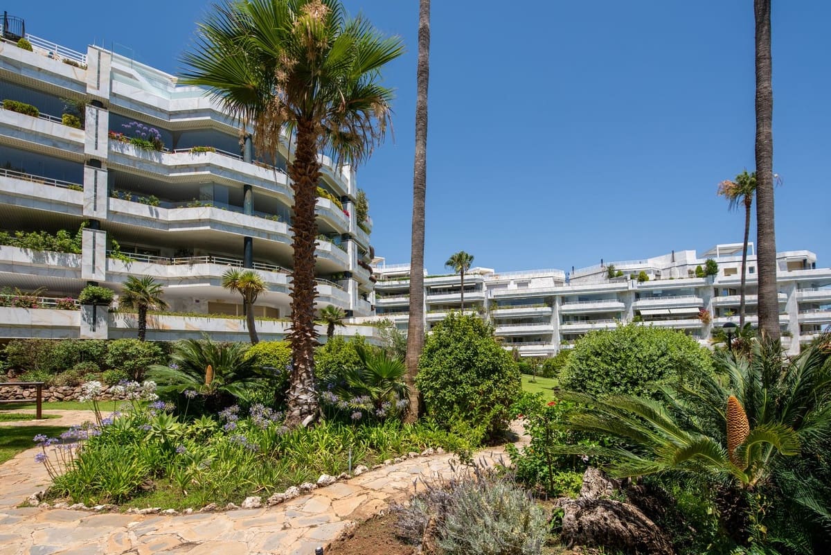 4 bedroom Apartment for sale in Marbella with pool - € 3,300,000 (Ref: 9976562)