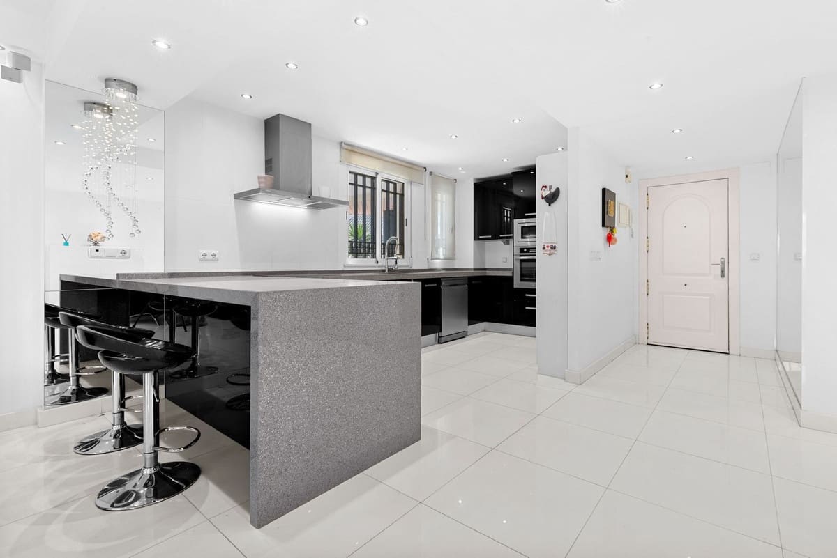 4 bedroom Apartment for sale in Marbella with pool - € 3,300,000 (Ref: 9976562)