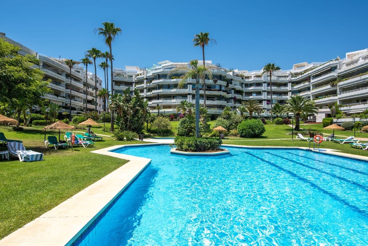 4 bedroom Apartment for sale in Marbella with pool - € 3,300,000 (Ref: 9976562)