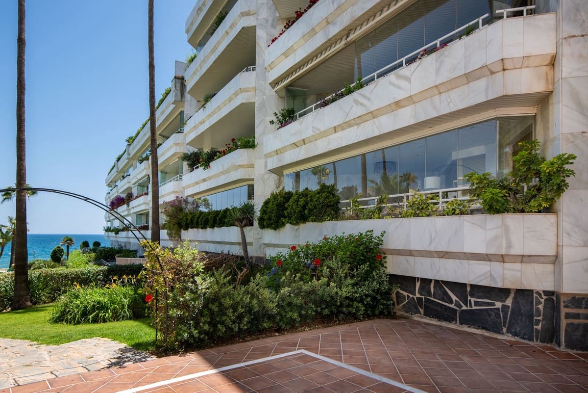 4 bedroom Apartment for sale in Marbella with pool - € 3,300,000 (Ref: 9976562)