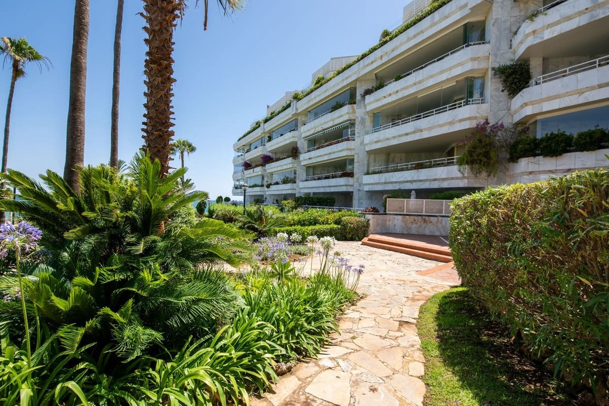 4 bedroom Apartment for sale in Marbella with pool - € 3,300,000 (Ref: 9976562)