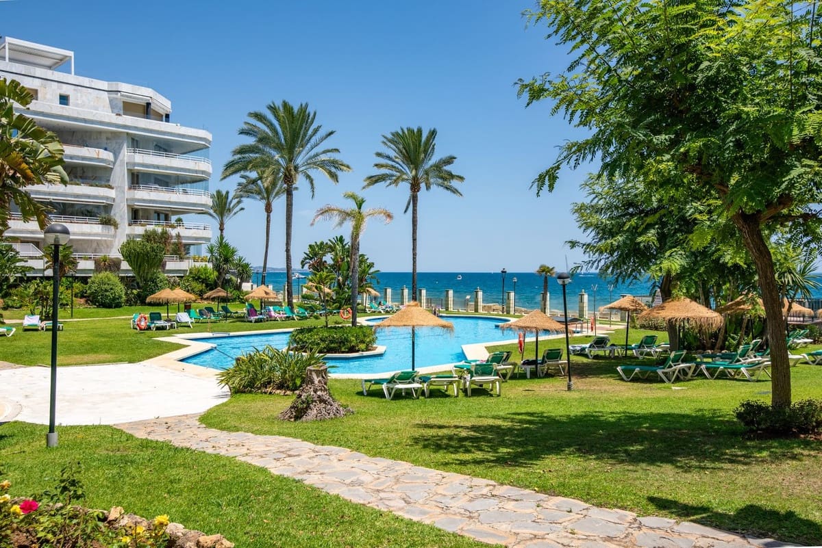 4 bedroom Apartment for sale in Marbella with pool - € 3,300,000 (Ref: 9976562)