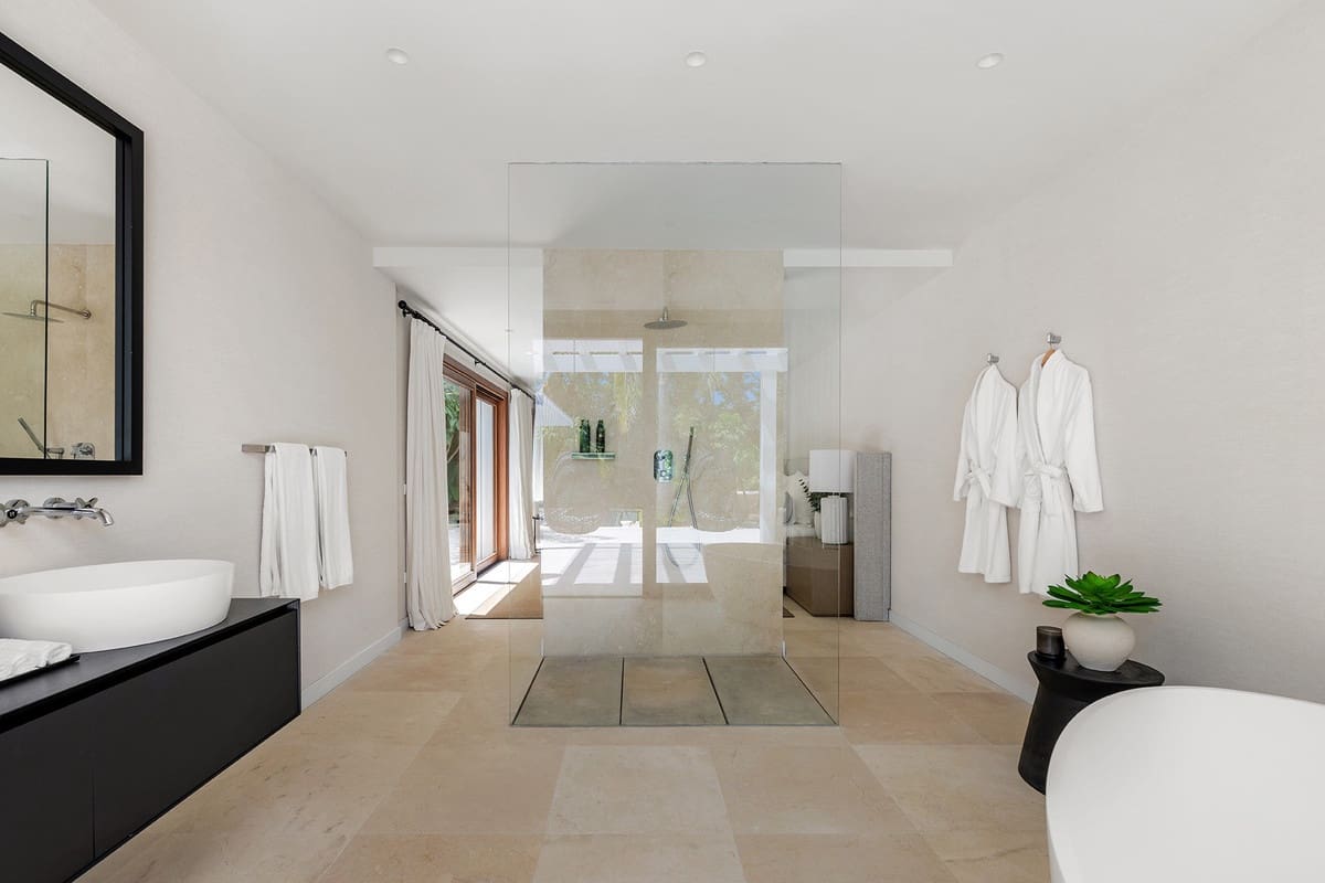 4 bedroom Villa for sale in Nueva Andalucia with pool - € 4,995,000 (Ref: 9976563)