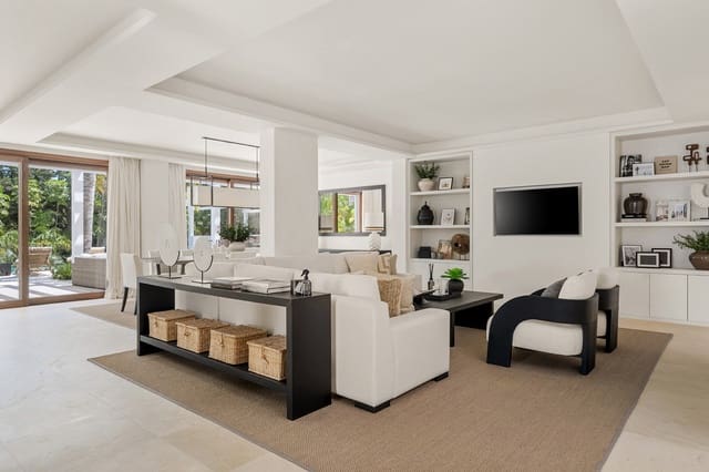 4 bedroom Villa for sale in Las Brisas, Marbella with pool - € 4,995,000 (Ref: 9976563)