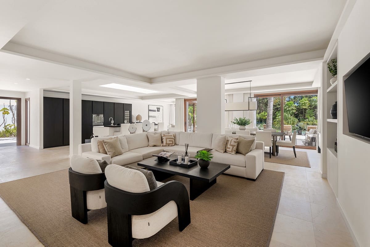 4 bedroom Villa for sale in Nueva Andalucia with pool - € 4,995,000 (Ref: 9976563)