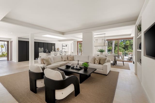 4 bedroom Villa for sale in Las Brisas, Marbella with pool - € 4,995,000 (Ref: 9976563)