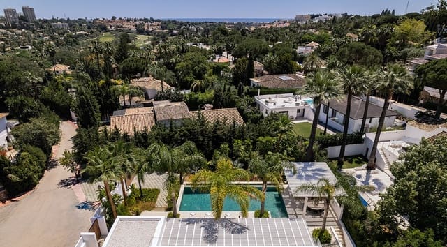 4 bedroom Villa for sale in Las Brisas, Marbella with pool - € 4,995,000 (Ref: 9976563)