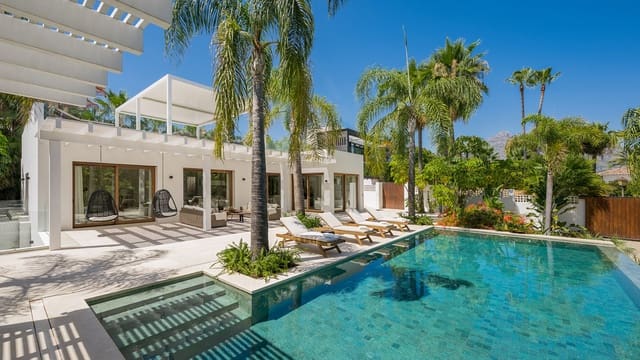 4 bedroom Villa for sale in Las Brisas, Marbella with pool - € 4,995,000 (Ref: 9976563)