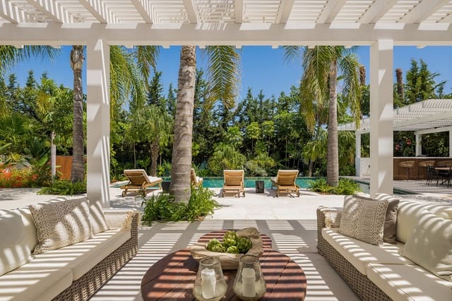 4 bedroom Villa for sale in Las Brisas, Marbella with pool - € 4,995,000 (Ref: 9976563)