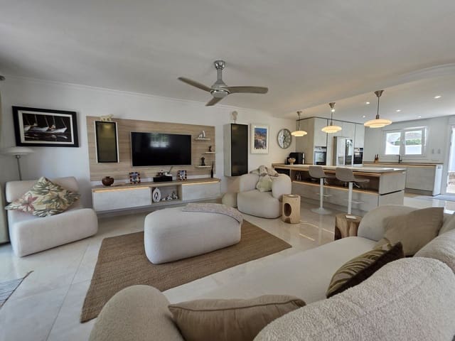 3 soverom Hus til salgs i La Cala de Mijas, Mijas med svømmebasseng - € 925 000 (Ref: 9976565)