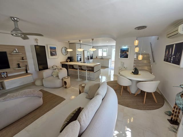 3 soverom Hus til salgs i La Cala de Mijas, Mijas med svømmebasseng - € 925 000 (Ref: 9976565)