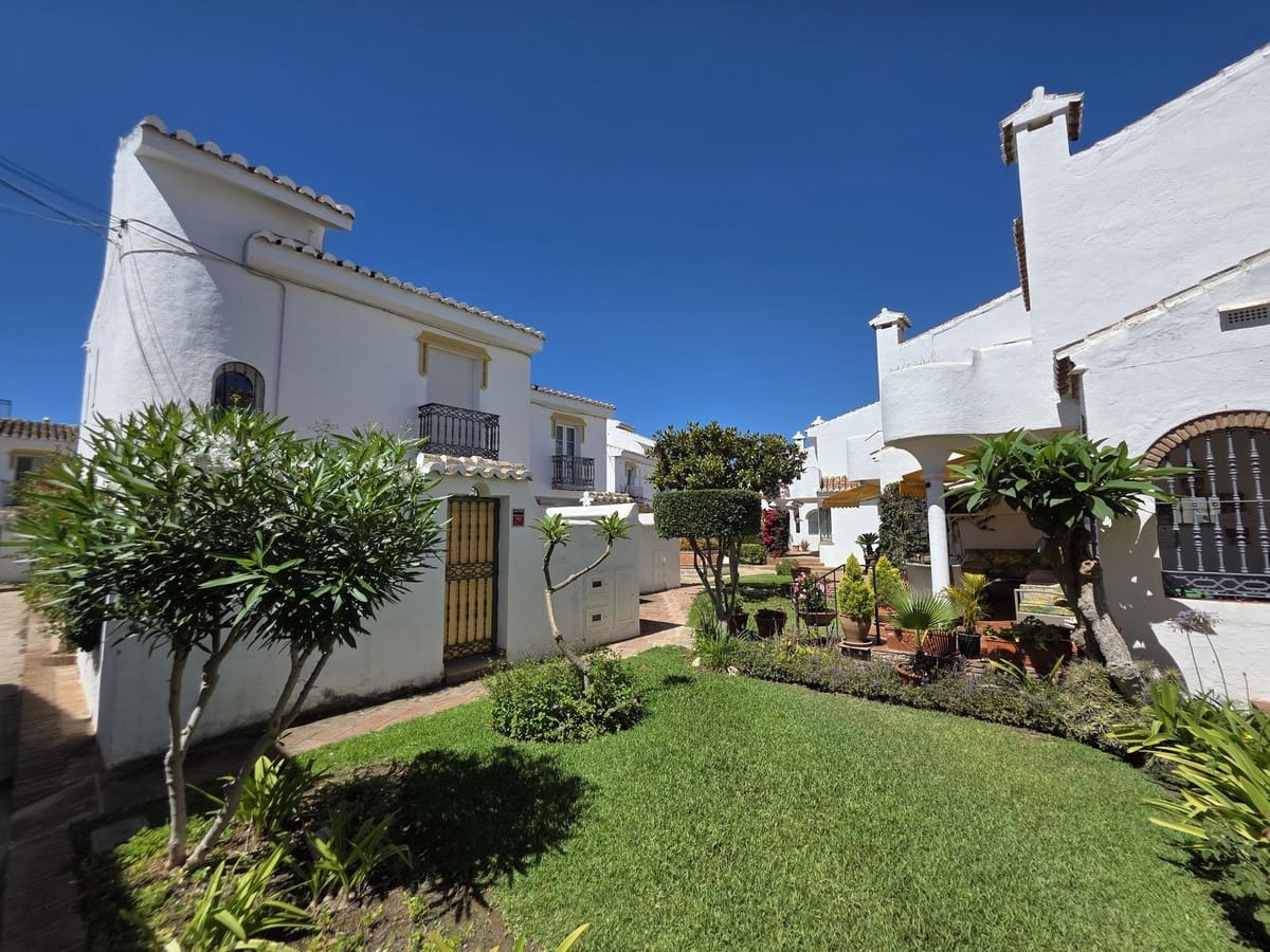 3 bedroom Townhouse for sale in La Cala de Mijas with pool - € 925,000 (Ref: 9976565)