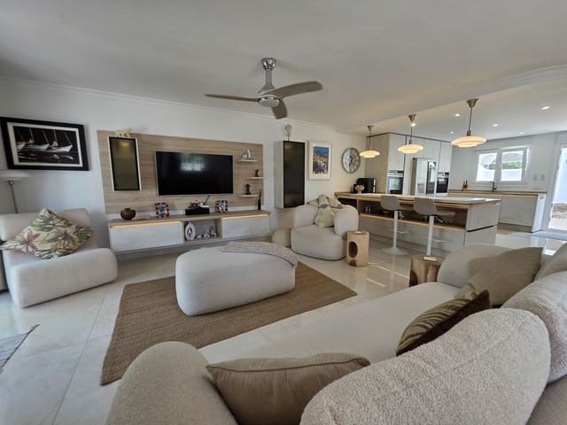 3 soverom Hus til salgs i La Cala de Mijas, Mijas med svømmebasseng - € 925 000 (Ref: 9976565)
