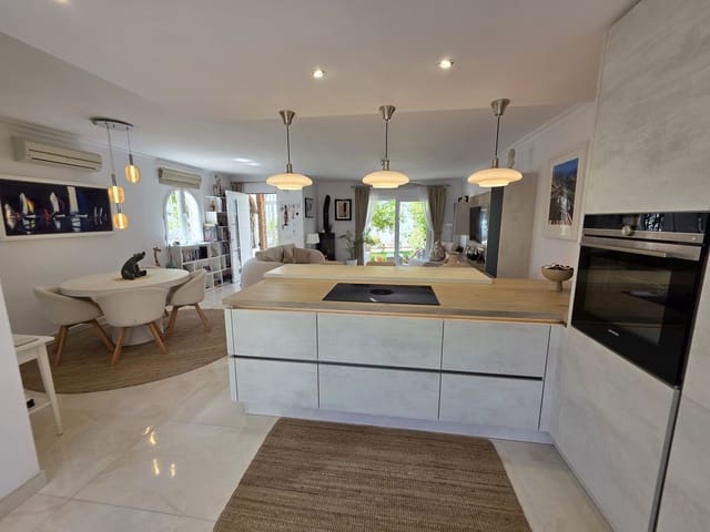 3 soverom Hus til salgs i La Cala de Mijas, Mijas med svømmebasseng - € 925 000 (Ref: 9976565)