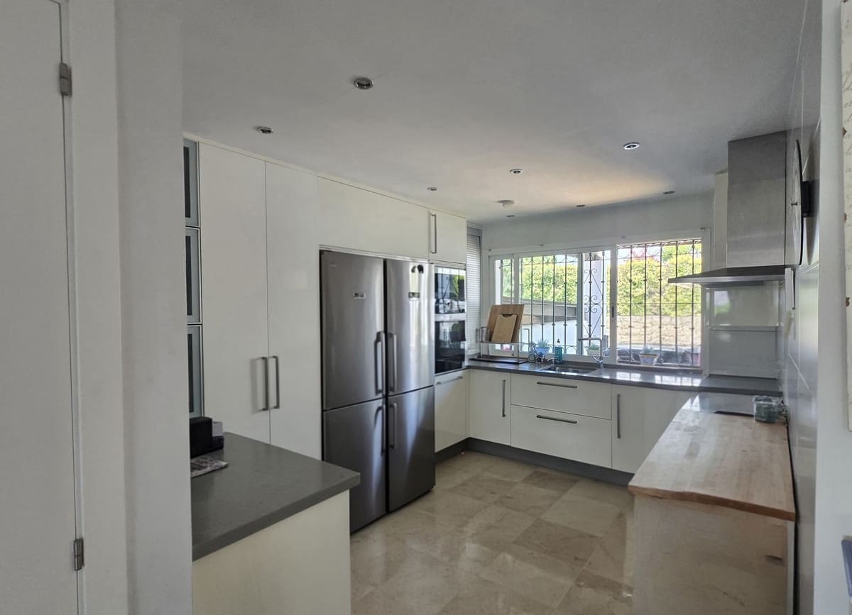 5 Zimmer Haus zu verkaufen in Golden Mile mit Pool - 1.695.000 € (Ref: 9976566)