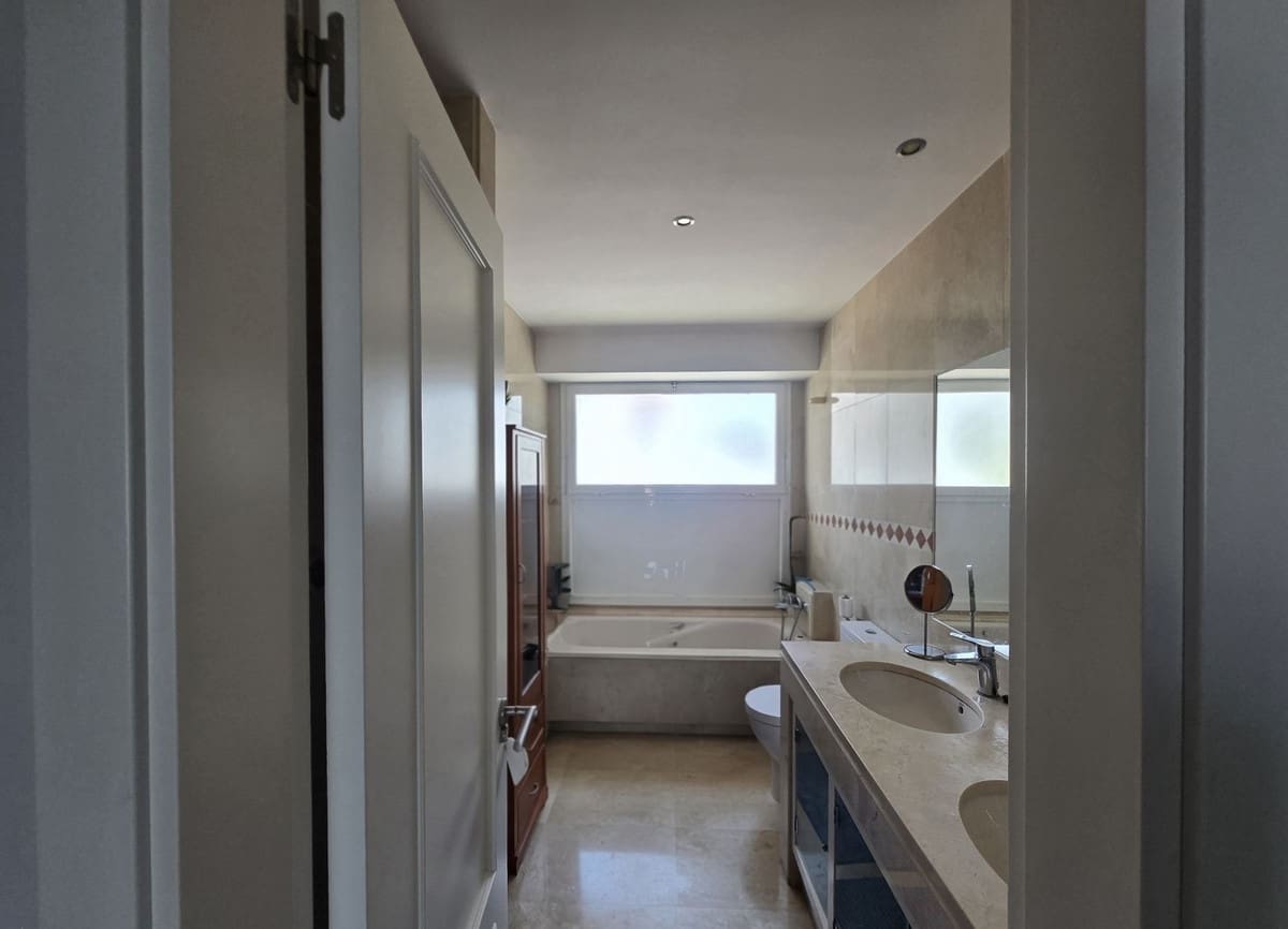 5 Zimmer Haus zu verkaufen in Golden Mile mit Pool - 1.695.000 € (Ref: 9976566)