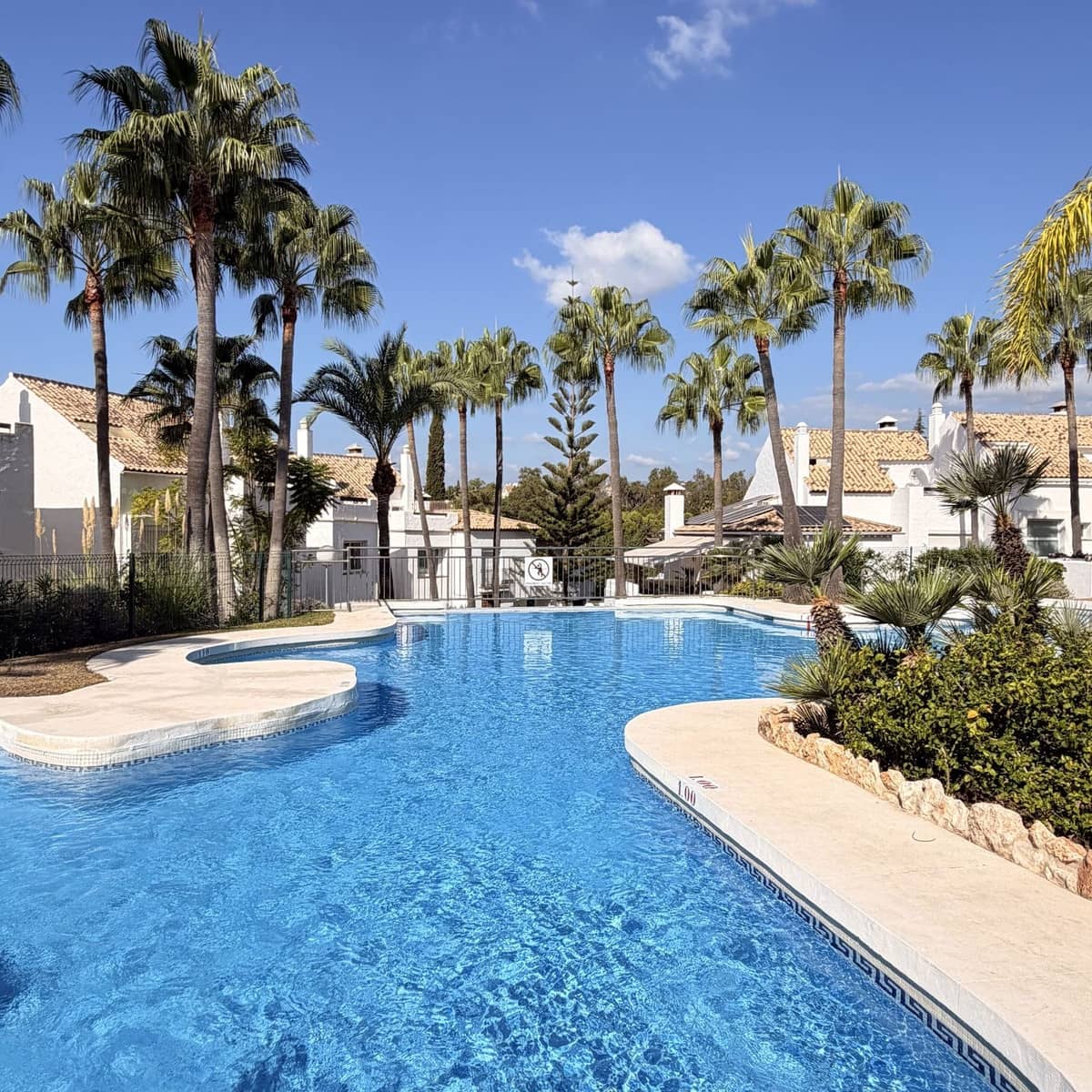 5 bedroom Townhouse for sale in Golden Mile with pool garage - € 1,695,000 (Ref: 9976566)