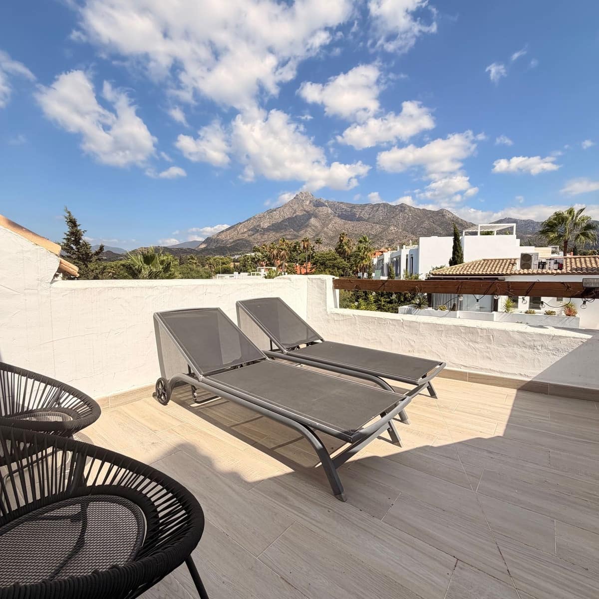 5 bedroom Townhouse for sale in Golden Mile with pool garage - € 1,695,000 (Ref: 9976566)
