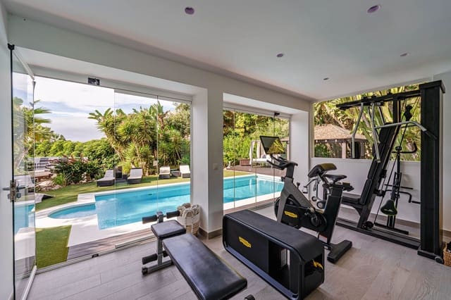 Chalet de 5 habitaciones en El Rosario, Marbella en venta con piscina - 2.590.000 € (Ref: 9976567)