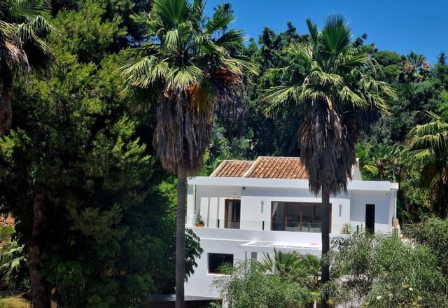 Chalet de 5 habitaciones en El Rosario, Marbella en venta con piscina - 2.590.000 € (Ref: 9976567)