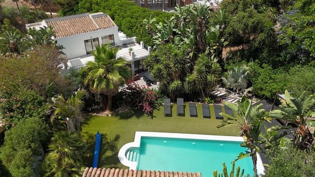 Chalet de 5 habitaciones en El Rosario, Marbella en venta con piscina - 2.590.000 € (Ref: 9976567)