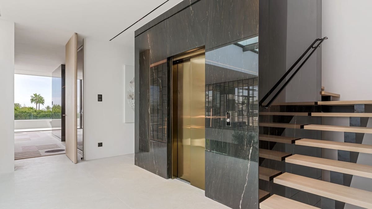 5 soveværelse Villa til salg i Golden Mile med swimmingpool - € 11.300.000 (Ref: 9976568)