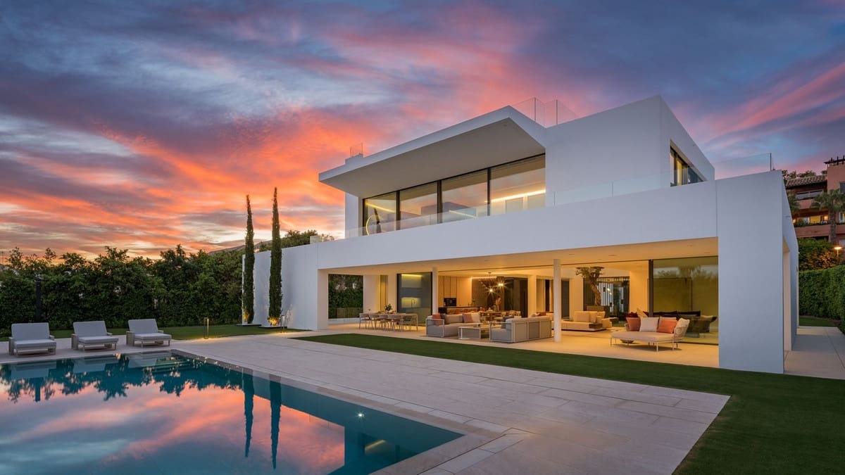 5 soveværelse Villa til salg i Golden Mile med swimmingpool - € 11.300.000 (Ref: 9976568)
