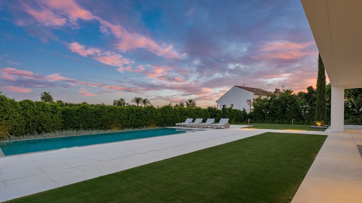 5 soveværelse Villa til salg i Golden Mile med swimmingpool - € 11.300.000 (Ref: 9976568)