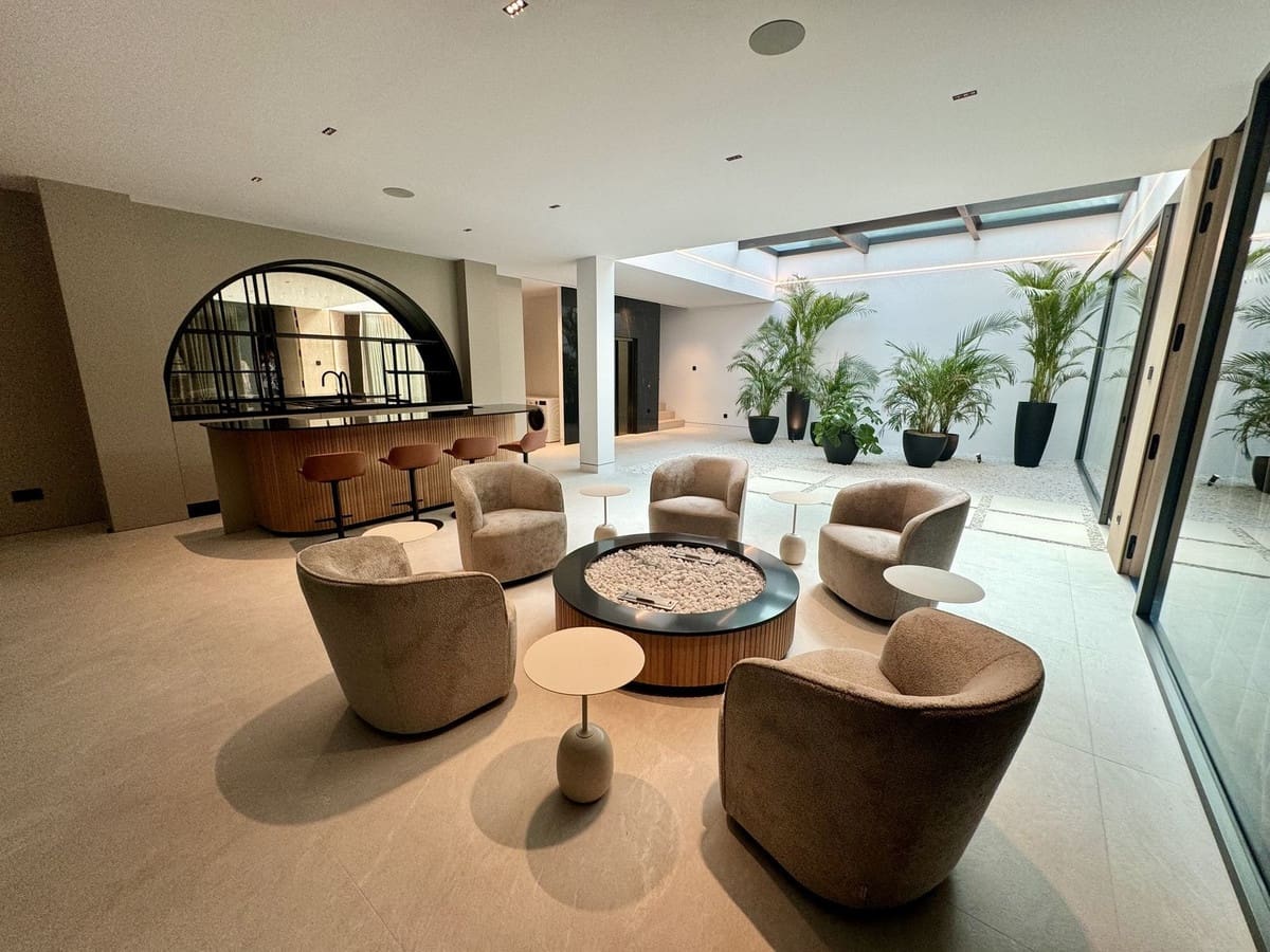 5 soveværelse Villa til salg i Golden Mile med swimmingpool - € 11.300.000 (Ref: 9976568)
