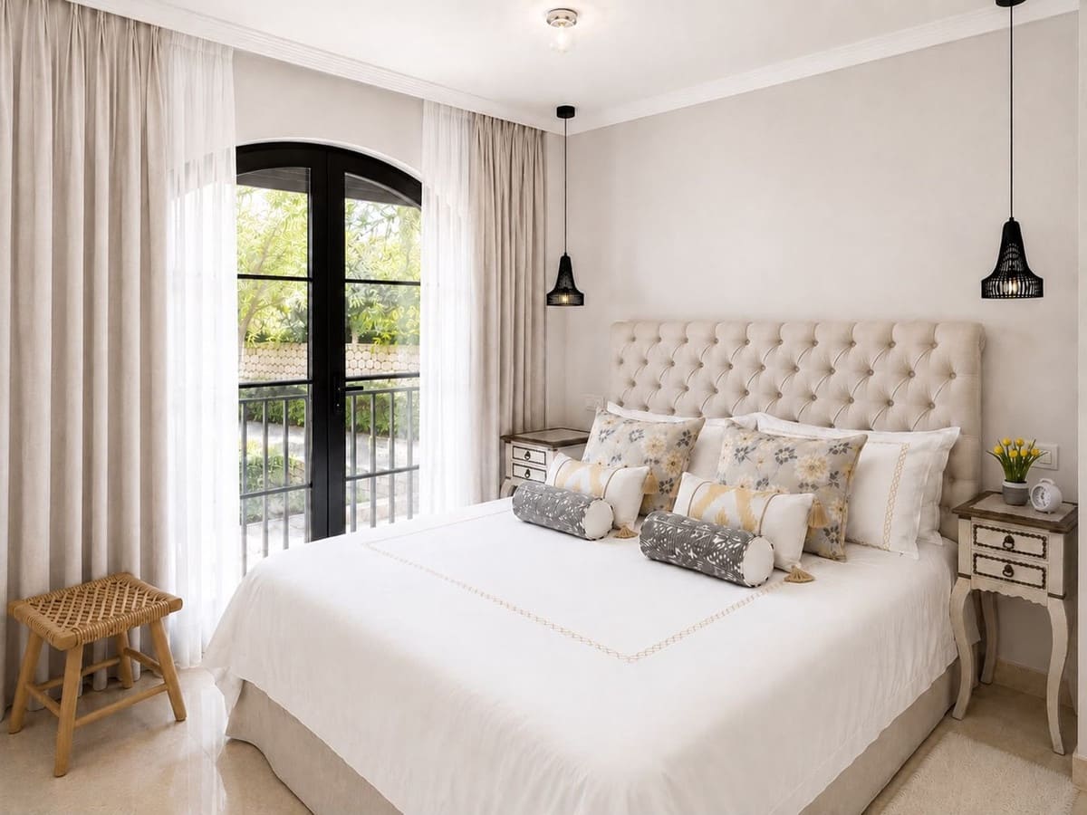 2 bedroom Apartment for sale in Los Arqueros with pool - € 575,000 (Ref: 9976569)