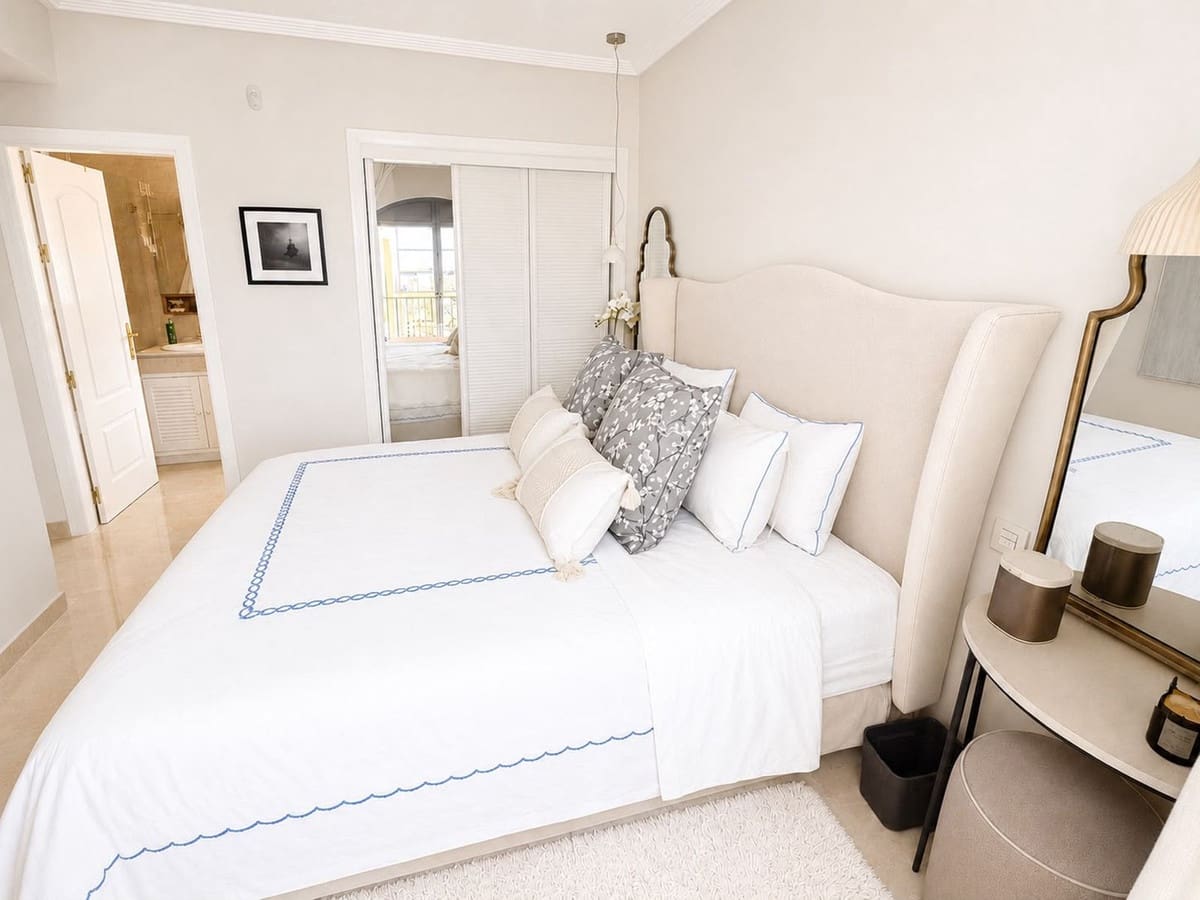 2 bedroom Apartment for sale in Los Arqueros with pool - € 575,000 (Ref: 9976569)
