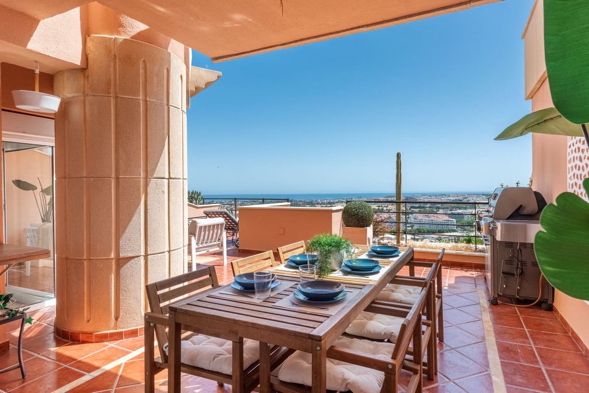 Apartamento de 2 habitaciones en Nueva Andalucia en venta con piscina garaje - 849.000 € (Ref: 9976571)