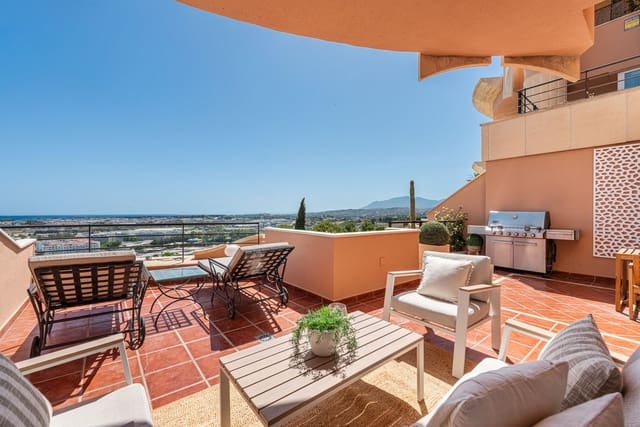 Apartamento de 2 habitaciones en Nueva Andalucia, Marbella en venta con piscina garaje - 849.000 € (Ref: 9976571)