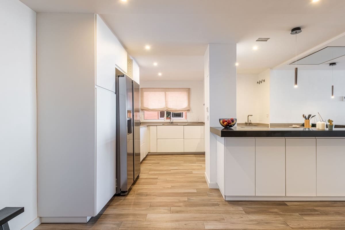 Apartamento de 2 habitaciones en Nueva Andalucia en venta con piscina garaje - 849.000 € (Ref: 9976571)