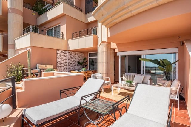Apartamento de 2 habitaciones en Nueva Andalucia, Marbella en venta con piscina garaje - 849.000 € (Ref: 9976571)